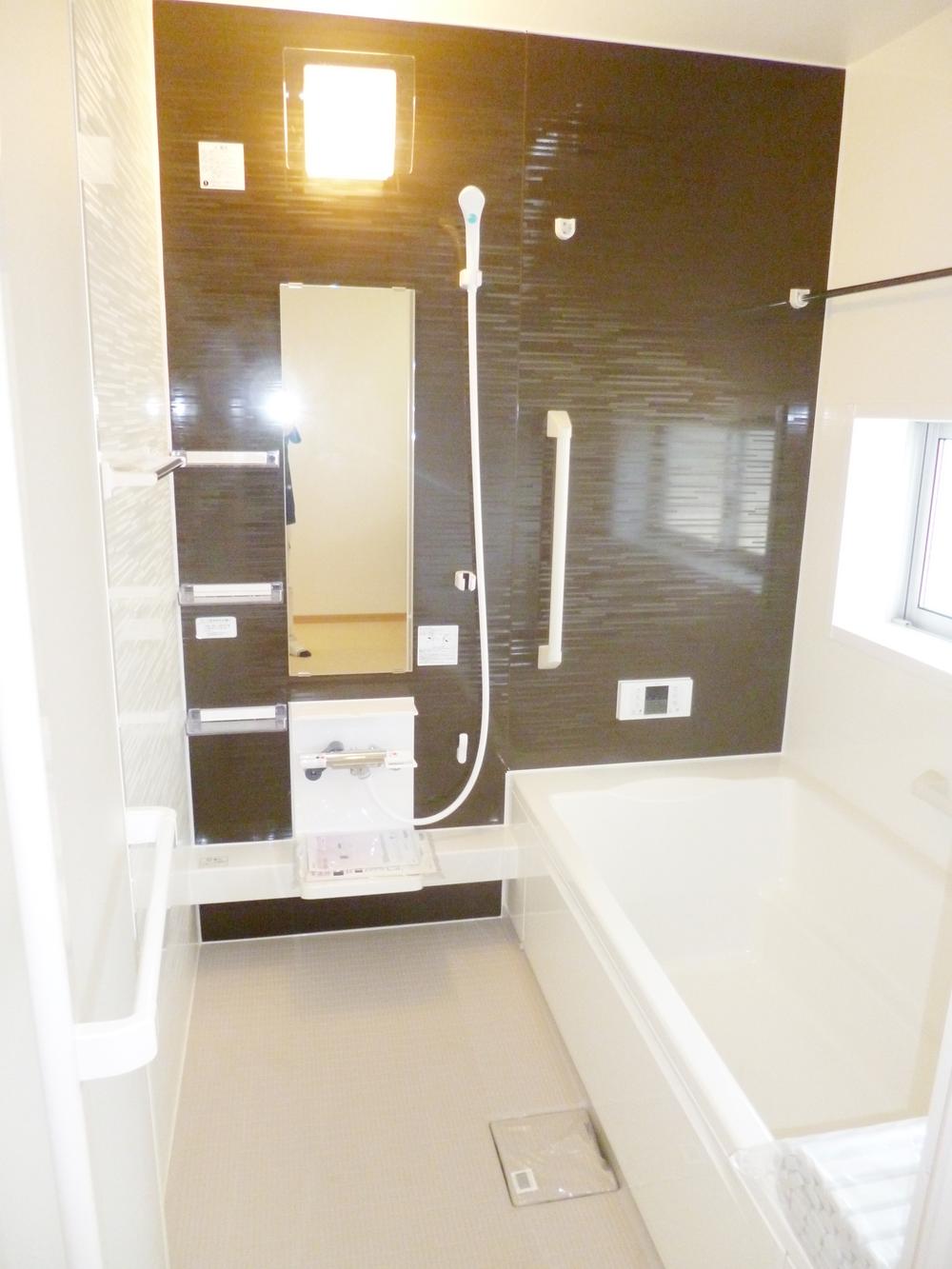 Bathroom. L Building