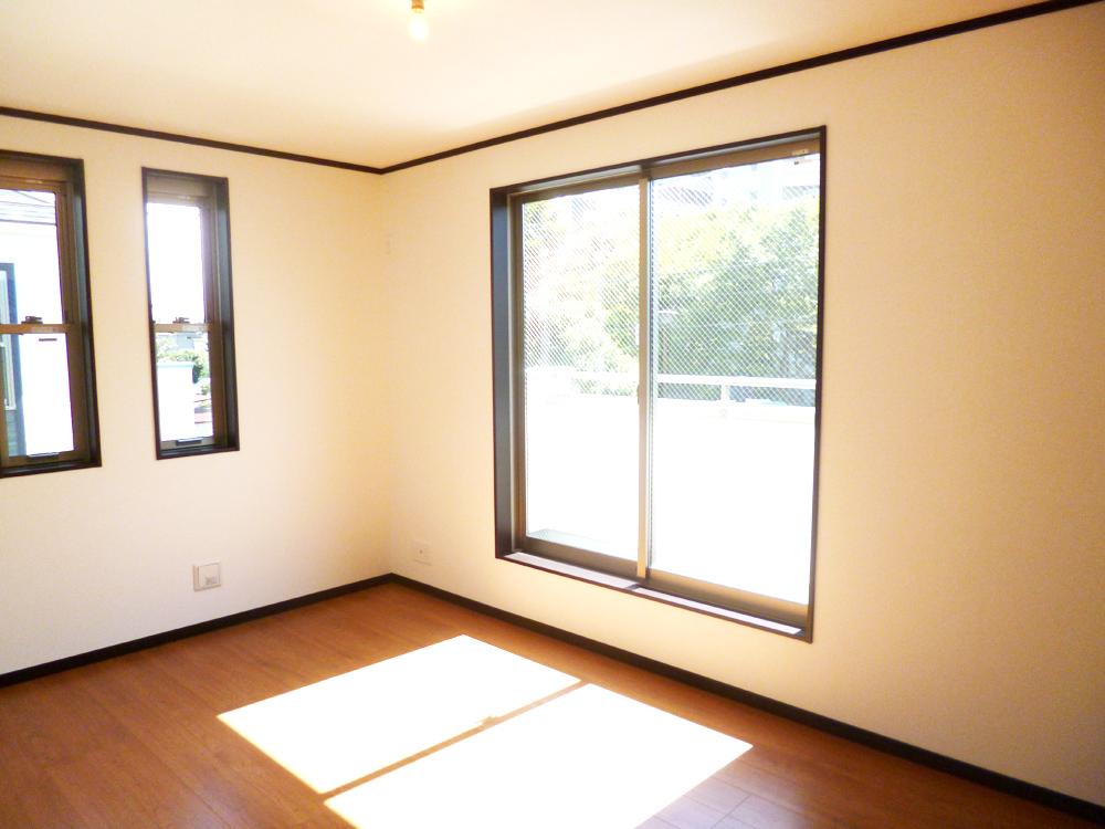 Non-living room. L Building