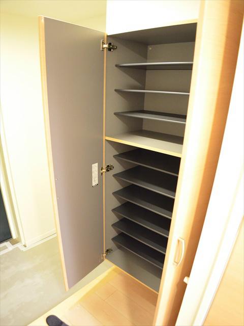 Receipt. Shimae a lot of shoes