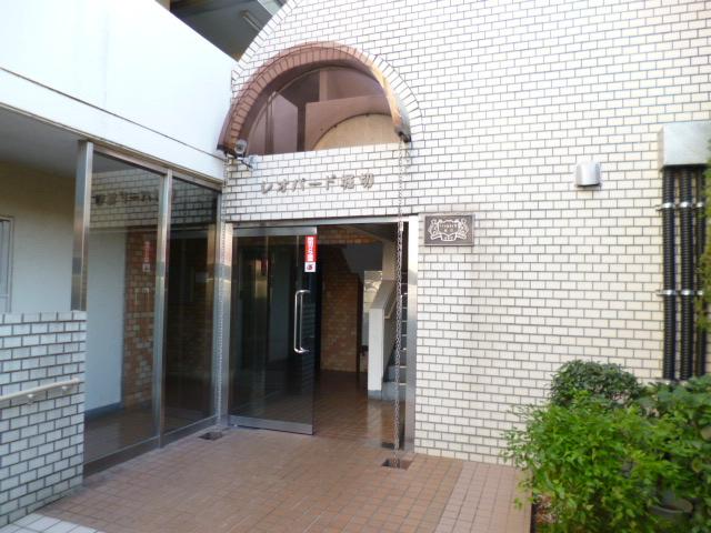 Entrance. Common areas