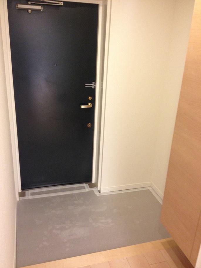 Entrance. Since we have taken a wide space, It puts umbrella and golf equipment, etc.