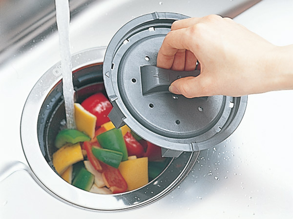 Kitchen.  [disposer] Disposer to simplify the processing of garbage. Since crushing the garbage in the sink under, To suppress the generation of odor and pests. (Same specifications)