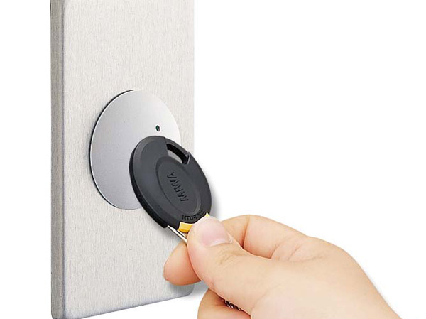 Security.  [Dimple key non-contact type] Non-contact type that can unlock the auto lock in only close. Adopt a difficult dimple key replication. It can be used semi-permanently in need no IC chip type of battery replacement. or, When lost is, In remote device from Hitachi Building Systems, It is safe because the non-contact key can be disabled.