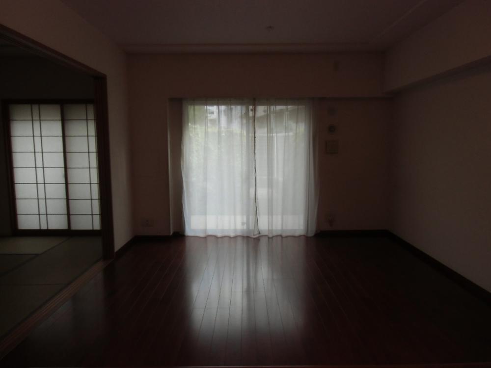 Living. Warm the whole comfortably room from the feet to the LD [Gas is a hot water type with under-floor heating "(2013 November) shooting