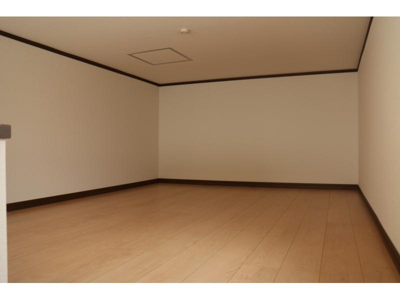 Other introspection. Loft (B Building)