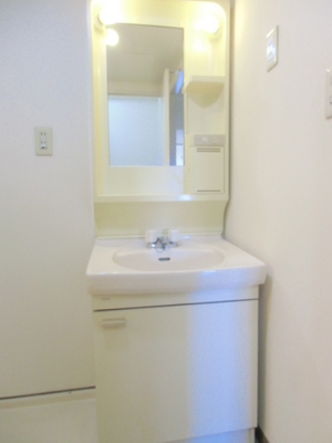 Washroom. Independent wash basin Dressing room