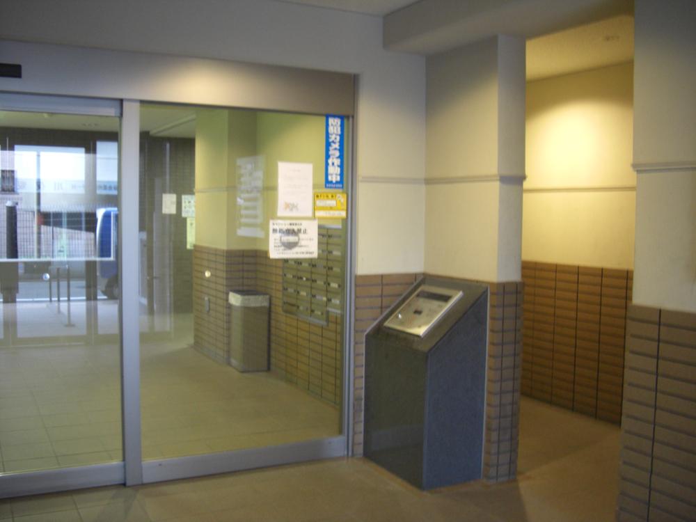 Entrance. Common areas