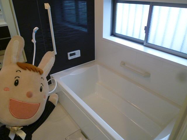 Bathroom. L Building room (October 8, 2013) Shooting