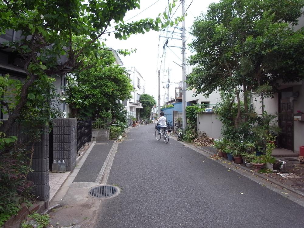 Local photos, including front road. Local (August 2012) shooting