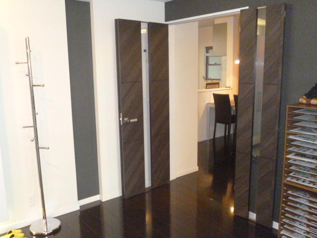 exhibition hall / Showroom. It is the construction of the main showroom. You can check with the real thing, even under construction. 