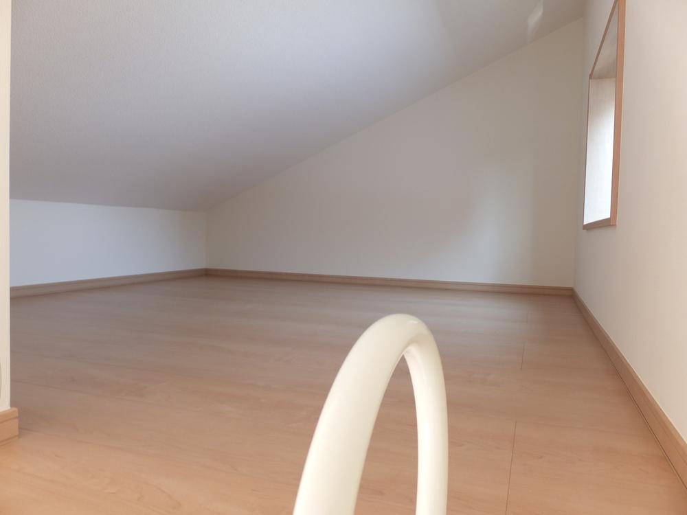 Receipt. Convenient loft housed in the housing, such as seasonal