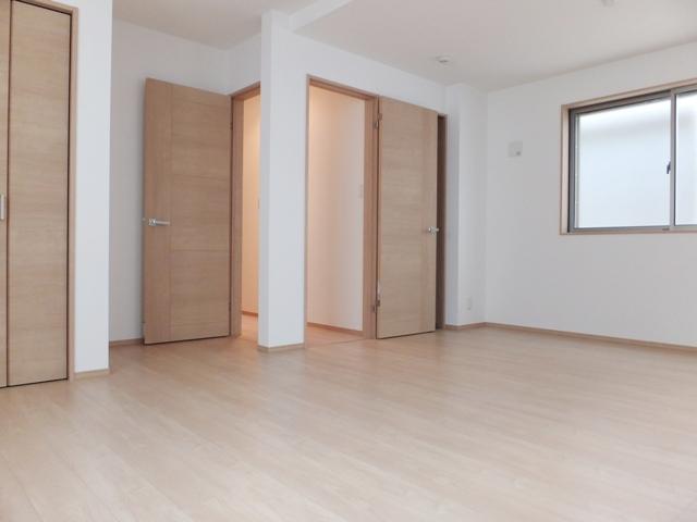 Non-living room. A Western-style Building First floor 11.5 Pledge of Western-style is it is also possible to renovation in two rooms according to the family structure!