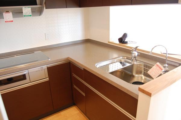 Kitchen. Kitchen (at the time of new construction) / May 2009 shooting