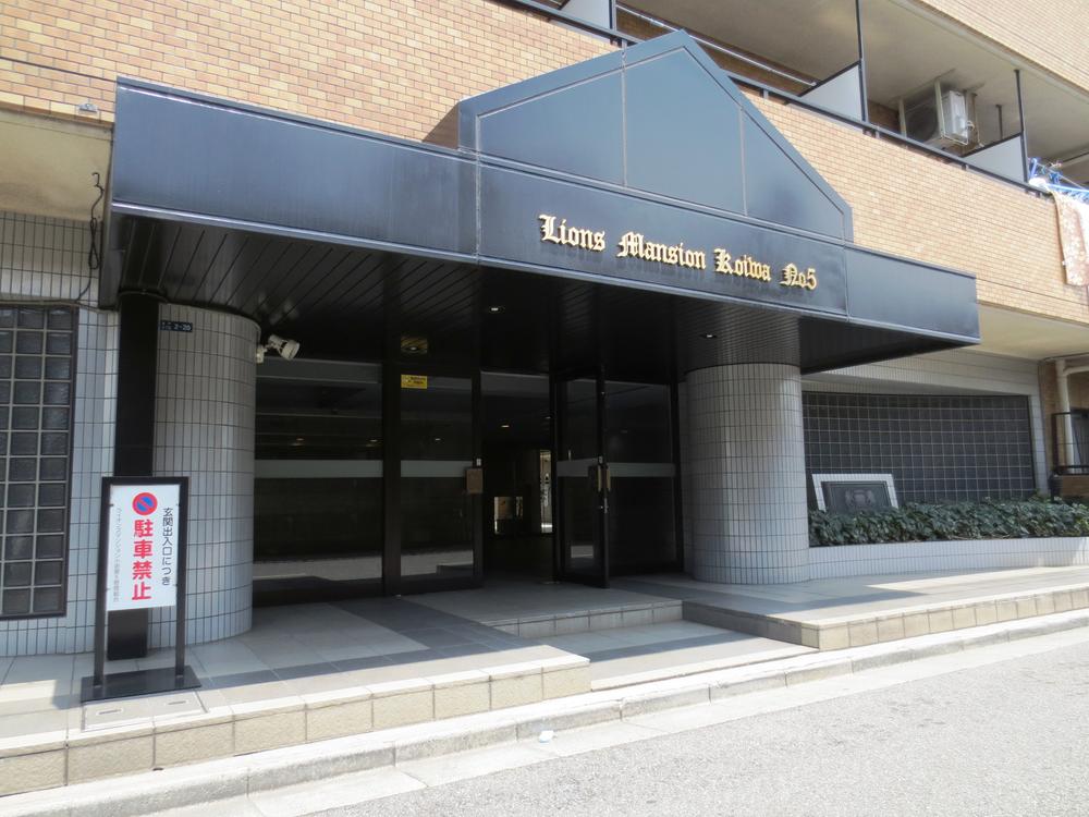 Entrance. Common areas