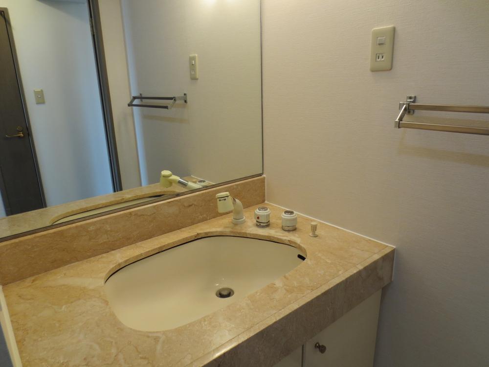 Wash basin, toilet. Indoor (January 2014) Shooting