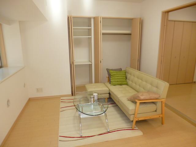 Living. Living storage