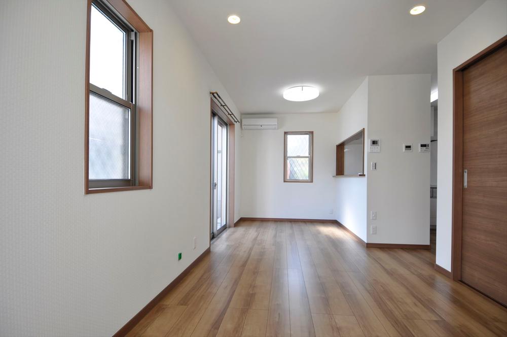 Living. 3 Building a living-dining