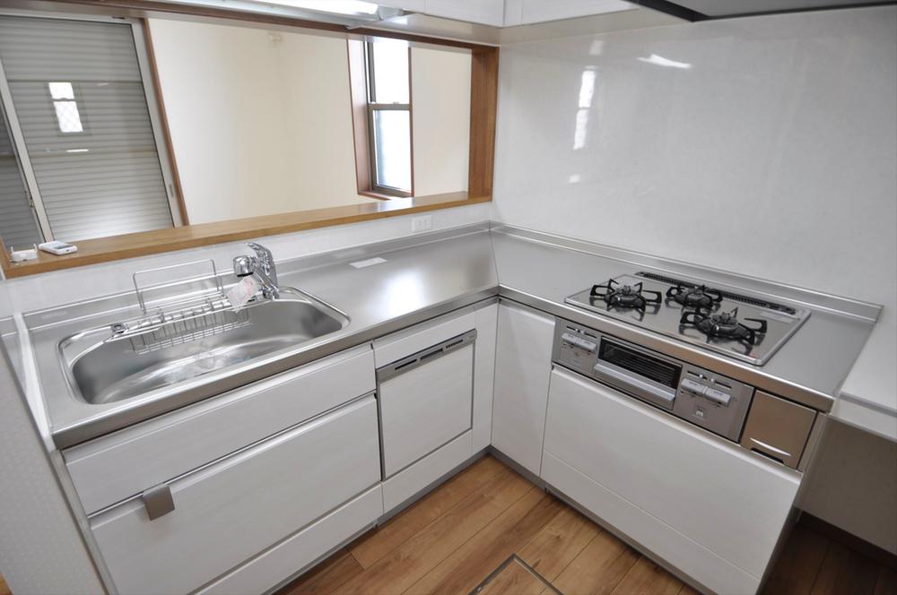 Kitchen. With 3 Building dishwasher system Kitchen