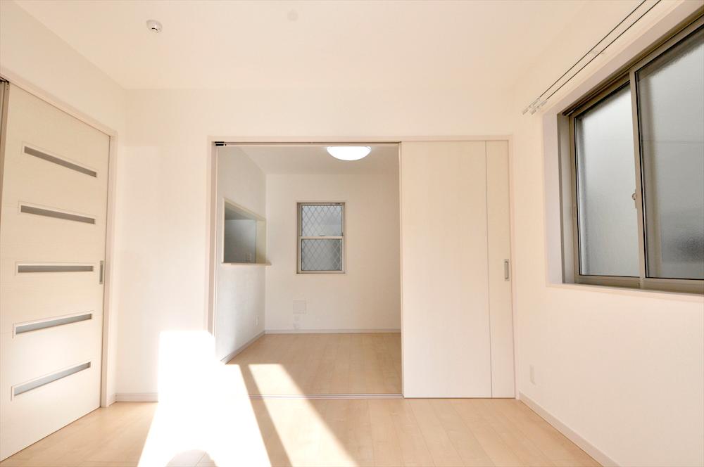 Living. 10 Building Living