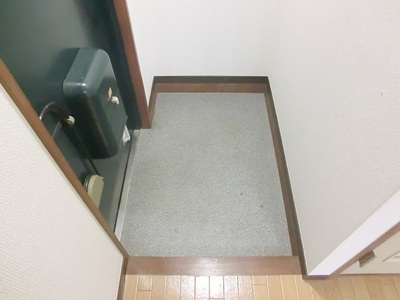 Entrance. It is the entrance space.