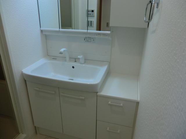 Entrance. Washbasin replaced.