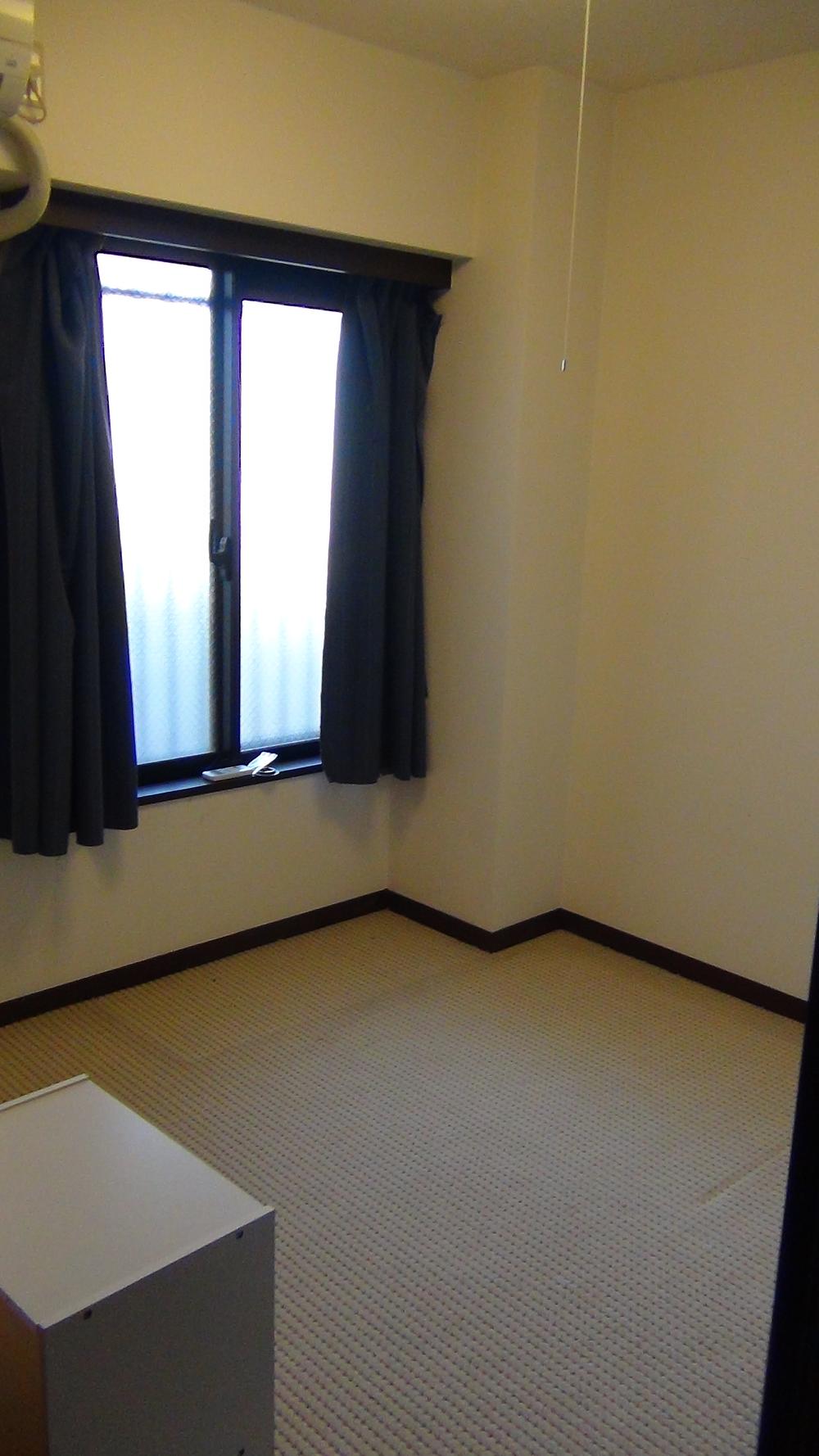 Non-living room. Western-style 4.5 Pledge