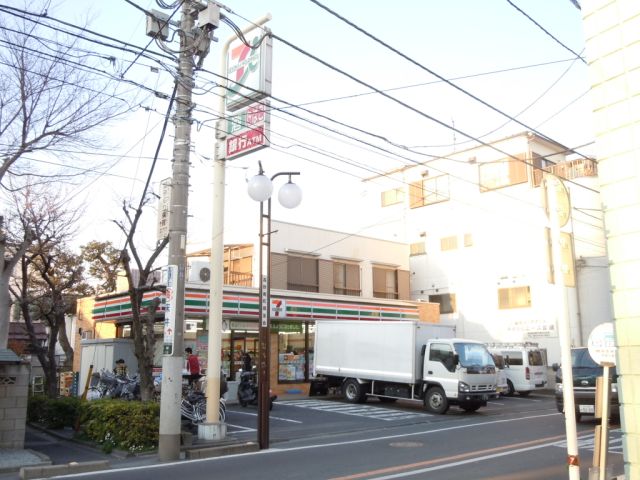 Convenience store. 150m to Seven-Eleven (convenience store)