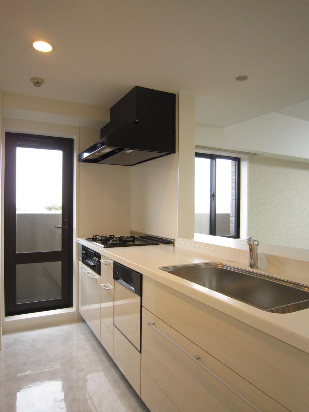 Kitchen. Indoor (10 May 2013) Shooting