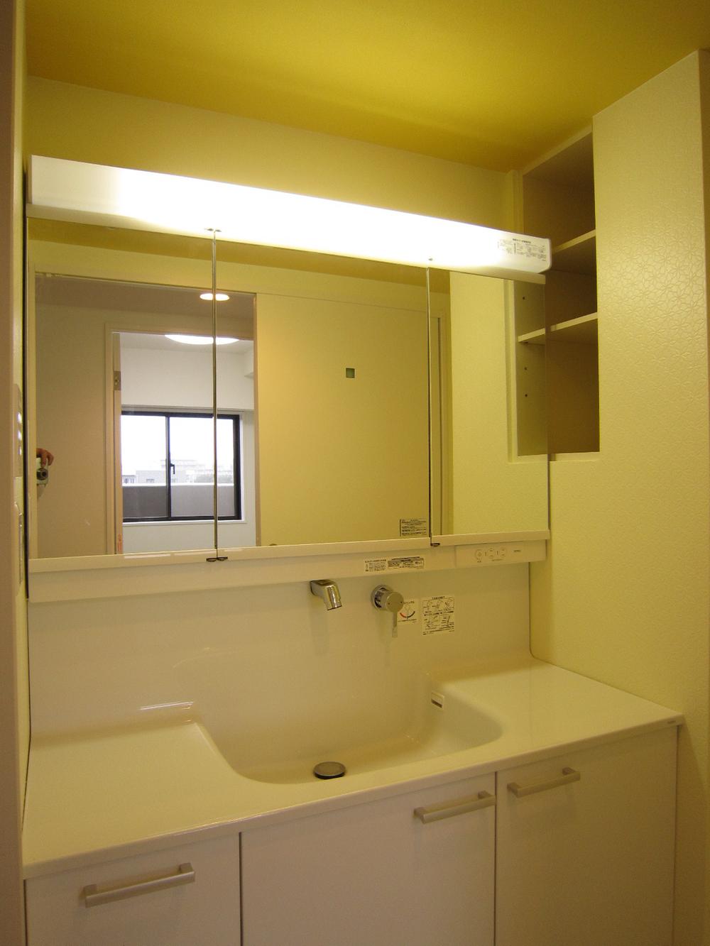 Wash basin, toilet. Indoor (10 May 2013) Shooting