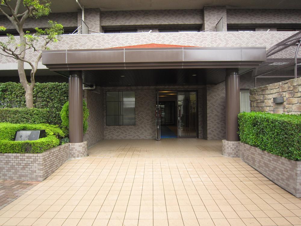 Entrance. Common areas