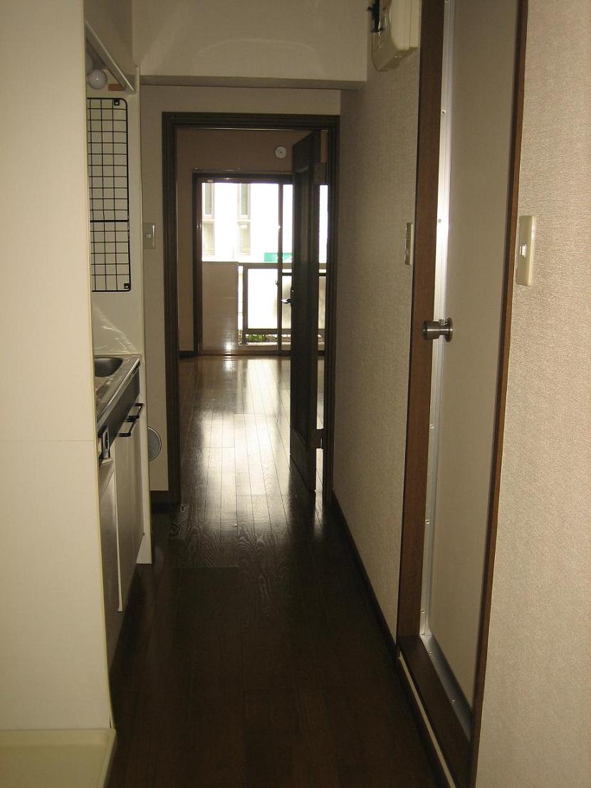 Other room space. Chamber from the entrance side