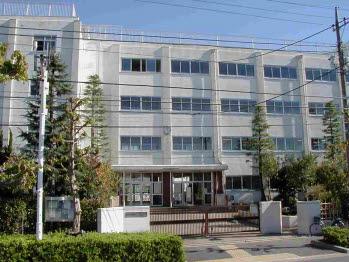 Junior high school. 738m to Katsushika Ward Okudo Junior High School