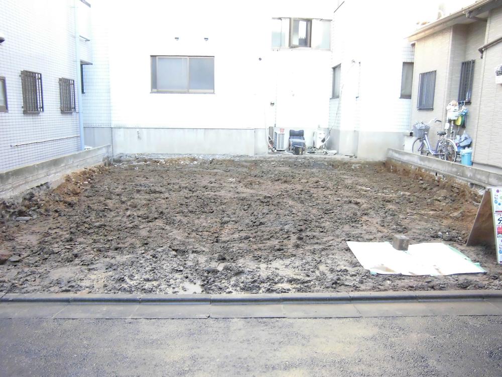 Local appearance photo. 26 April is the end of the month scheduled for completion