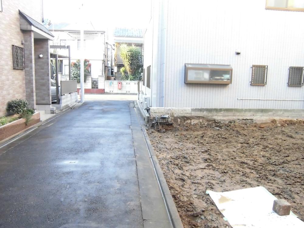 Local photos, including front road. It is a front road