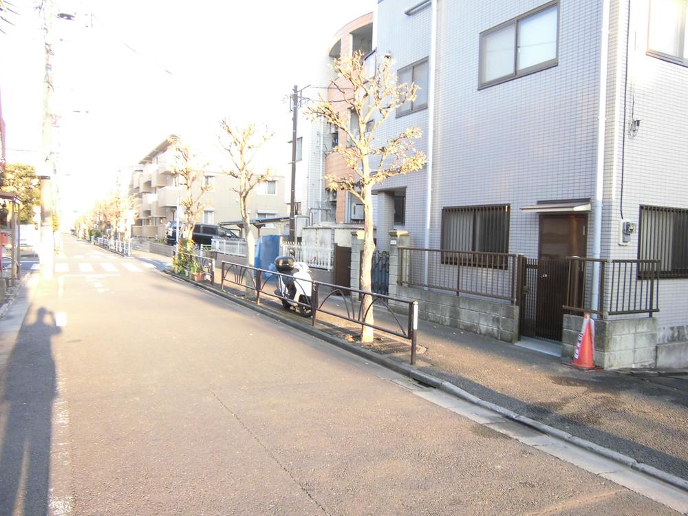 Local photos, including front road. It is a front road