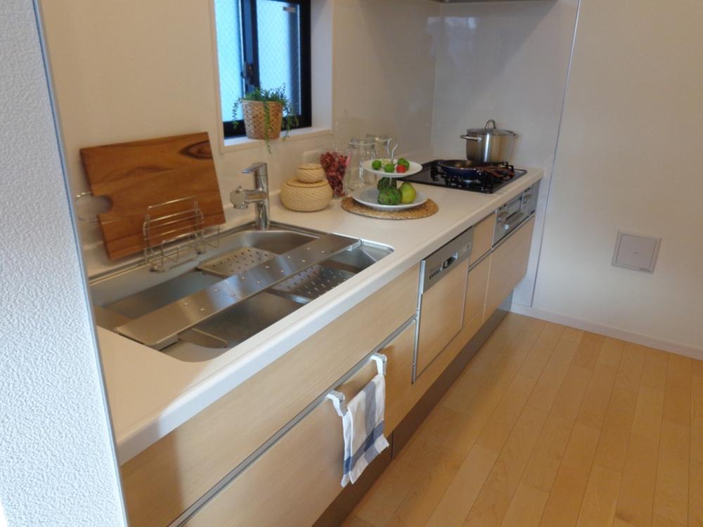 Kitchen. ■ Indoor (12 May 2013) Shooting ■ Face-to-face kitchen