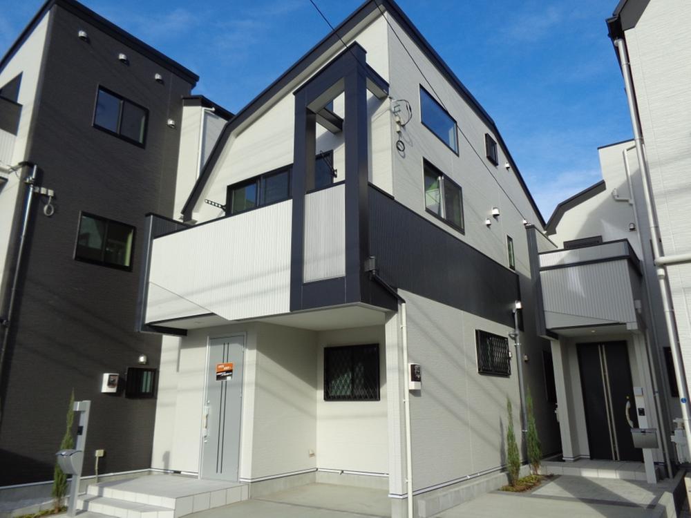 Local appearance photo. Local (12 May 2013) Shooting