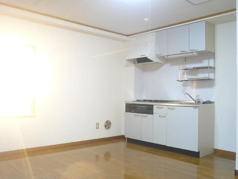 Living and room. DK (see separate Room No.)