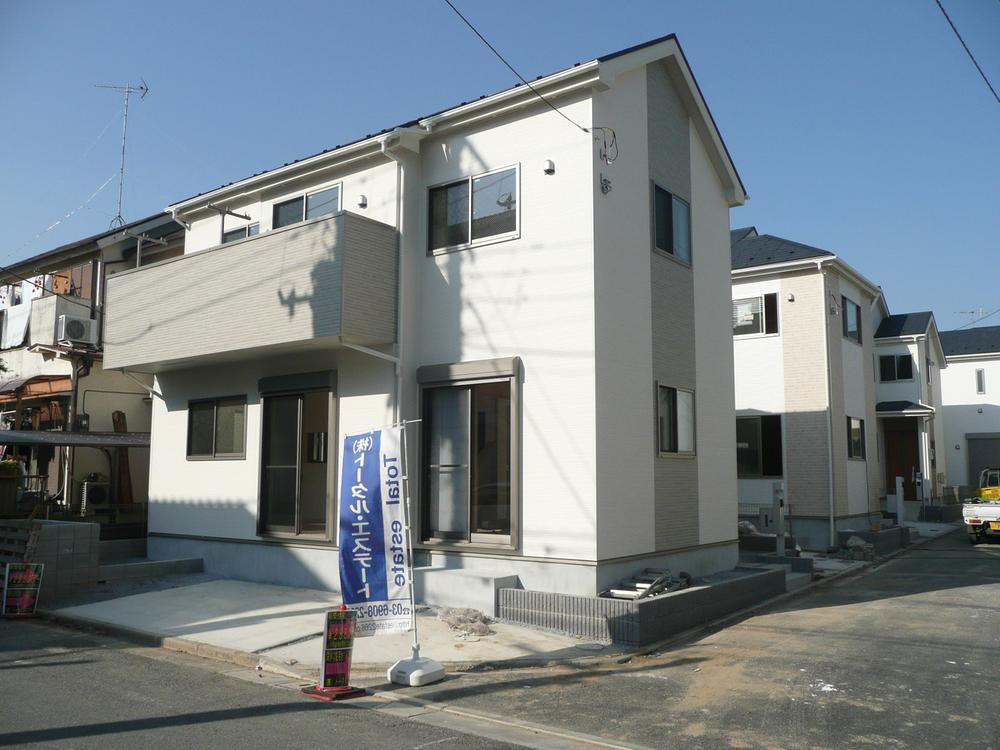 Local appearance photo. Sunny local photo.