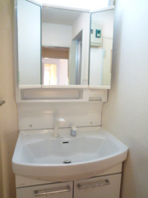 Washroom. Bathroom Vanity ☆ It is a three-sided mirror! !