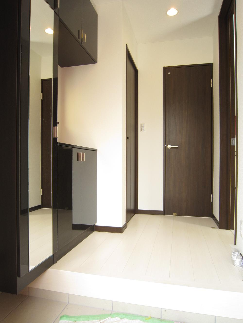 Entrance. 2 Building site (October 2013) Shooting