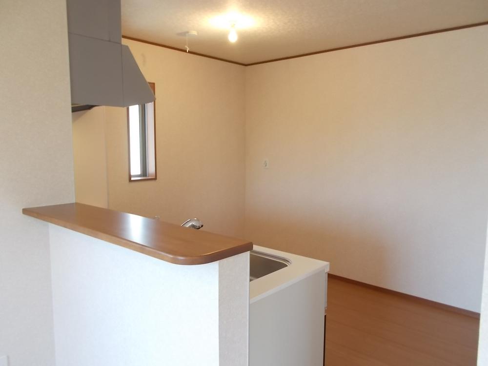 Living. Face-to-face that you can chat with the mom from the living room