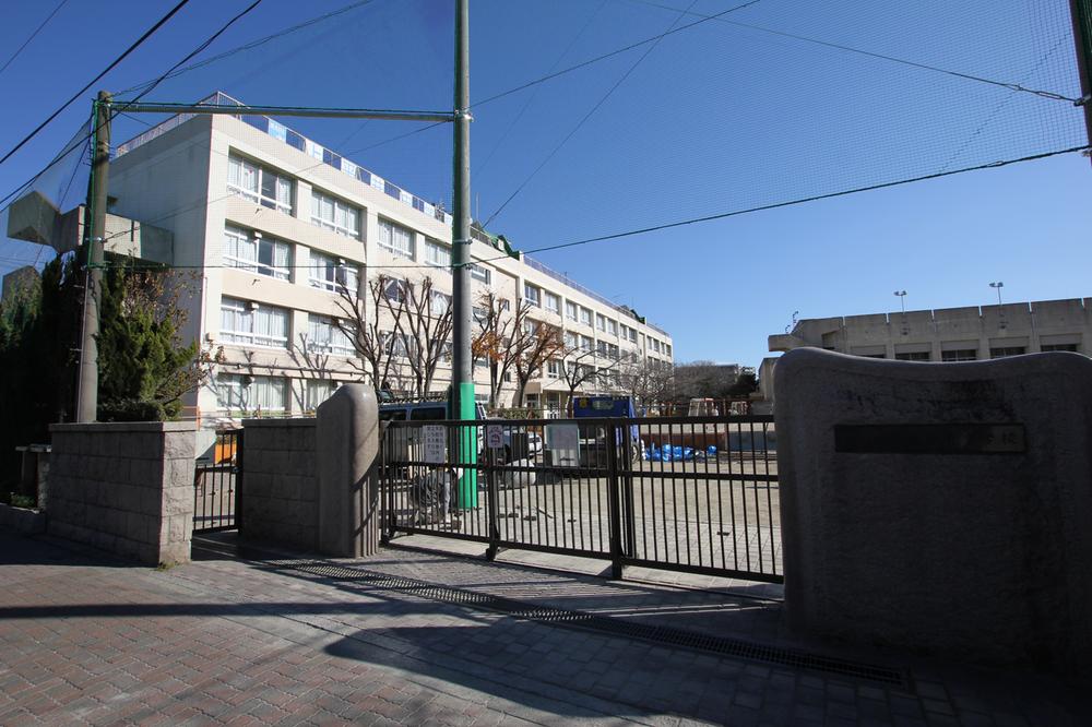 Junior high school. Kamihirai 350m junior high school until junior high school is also located in the immediate vicinity. Environment that is raising children has been very fulfilling.