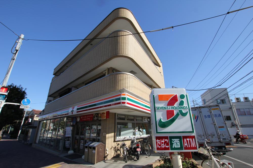 Convenience store. 500m surrounding environment has been very fulfilling to Seven-Eleven.
