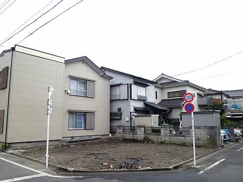 Local photos, including front road. Local (September 10 shooting)