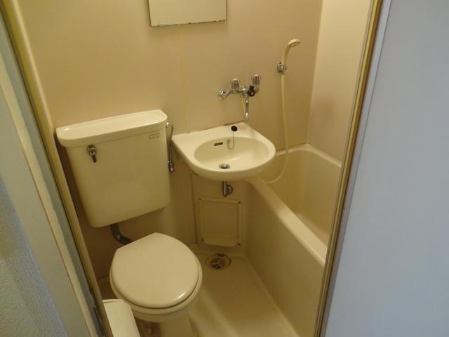 Bathroom. bus ・ toilet