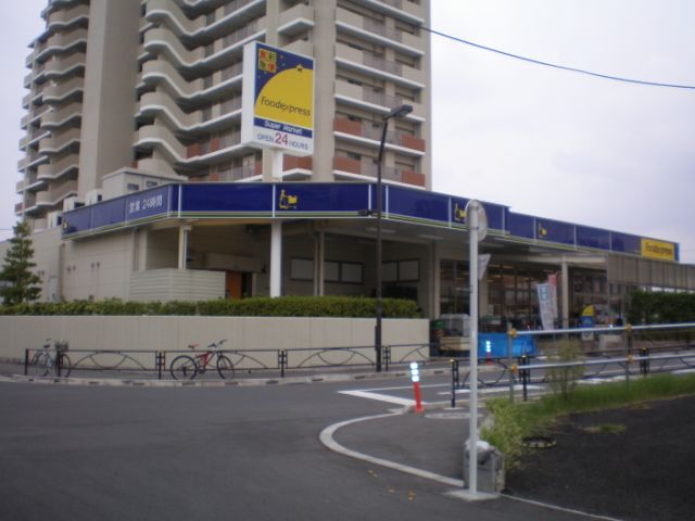Supermarket. Maruetsu 250m until Petit (super)