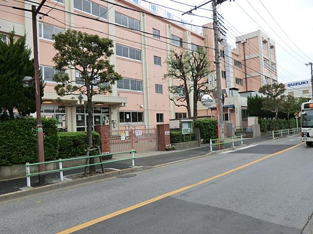 Junior high school. 500m to Katsushika Ward Avenue Junior High School