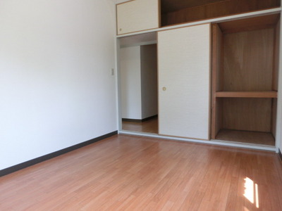 Other room space. 6 Pledge Western-style Equipped each room storage