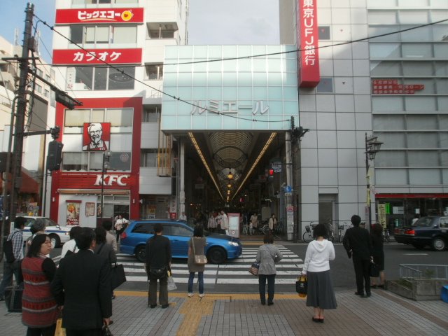 Shopping centre. Lumiere shopping street until the (shopping center) 603m